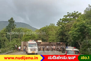 ಚಾಲಕನ ನಿಯಂತ್ರಣ ತಪ್ಪಿ ಖಾಸಗಿ ಬಸ್ ಪಲ್ಟಿ; ಪ್ರಯಾಣಿಕ ಸಾವು, 20ಕ್ಕೂ ಹೆಚ್ಚು ಜನರಿಗೆ ಗಾಯ!